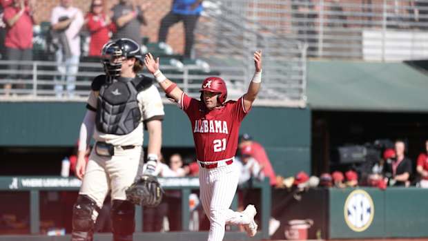 Alabama's Ian Petrutz (21) on Feb. 24, 2024.